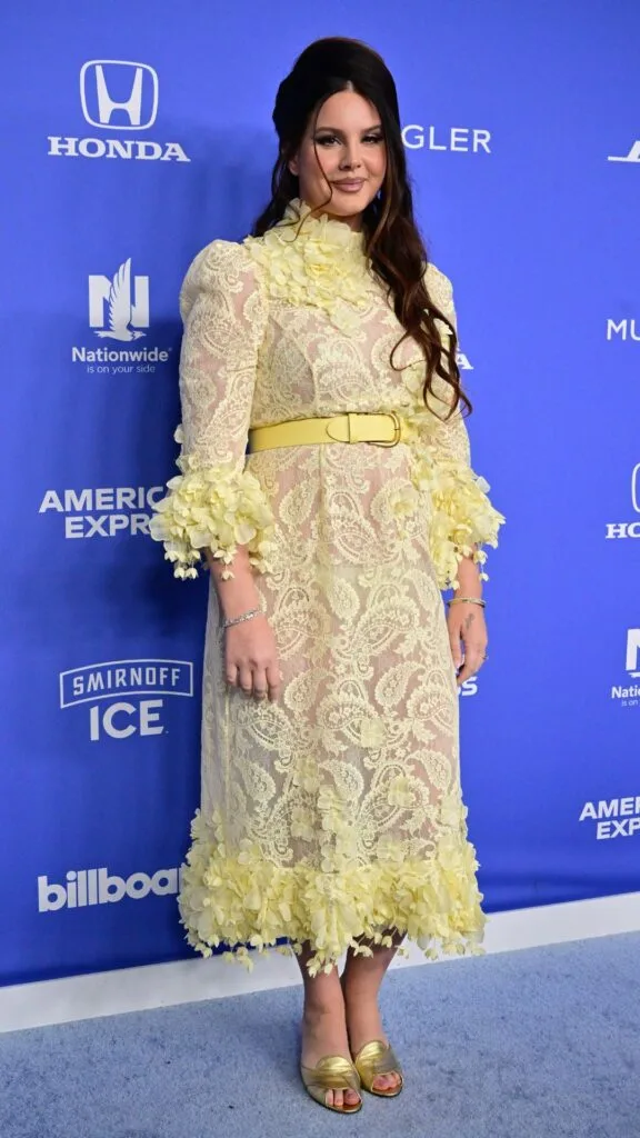 lana-del-rey-zimmermann-576x1024