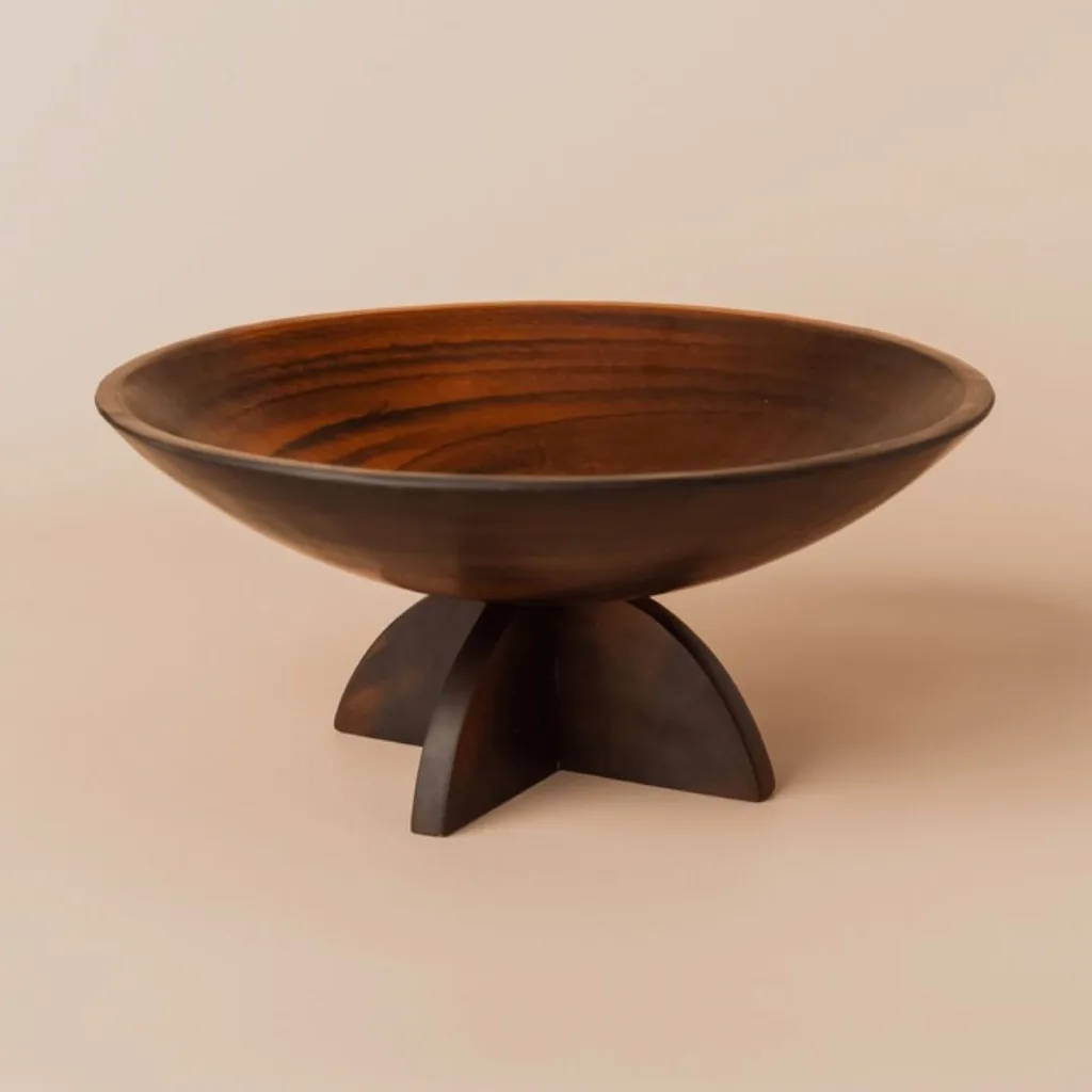 Wooden fruit bowl. 