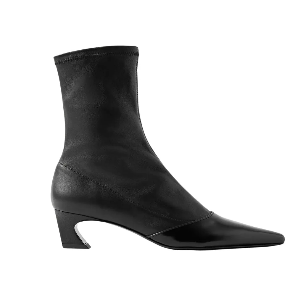 ankle boot in black