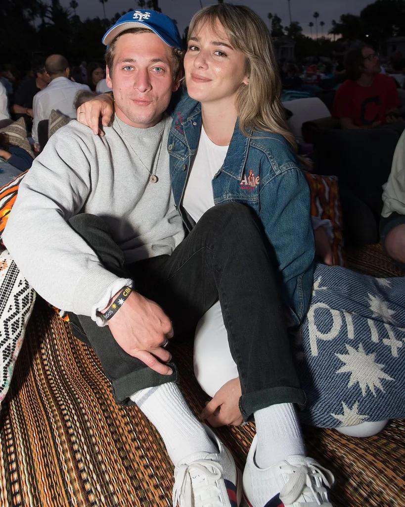 Is Jeremy Allen White Dating 'The Bear' Co-Star Molly Gordon? | marie ...