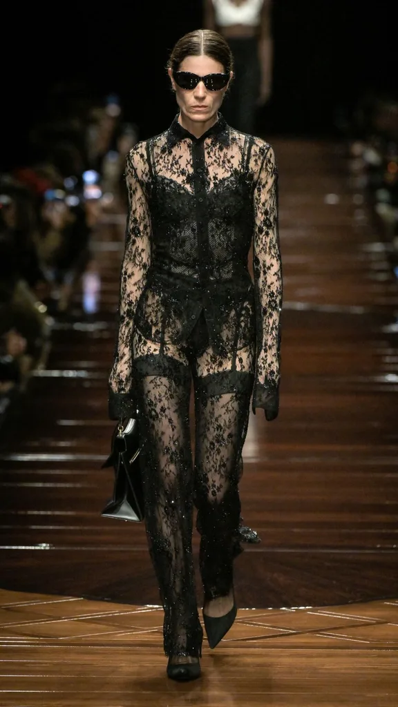 balenciaga spring summer 25 runway