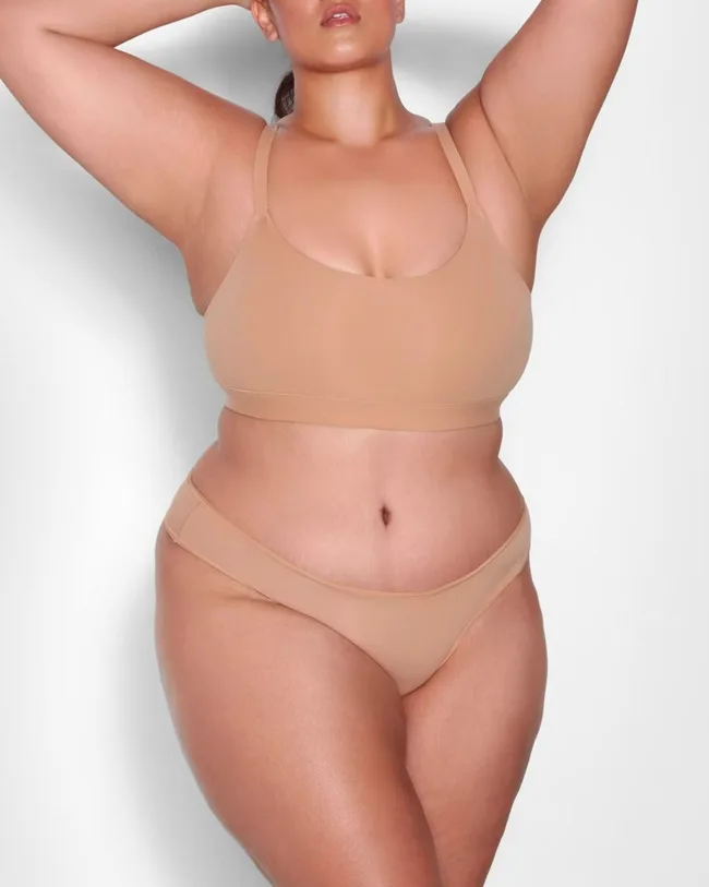 skims underwear under leggings