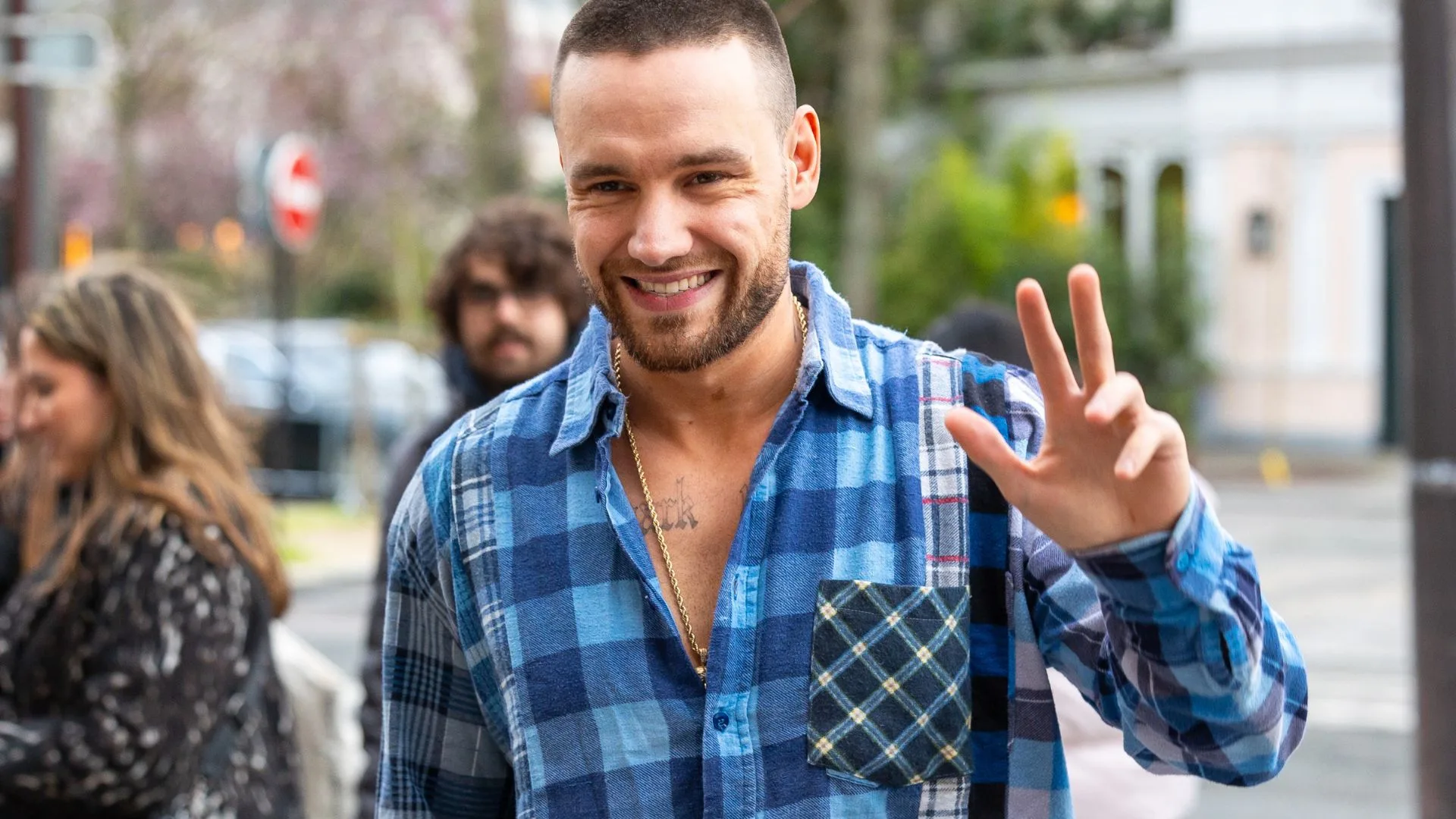 Liam Payne waves to fans in 2023