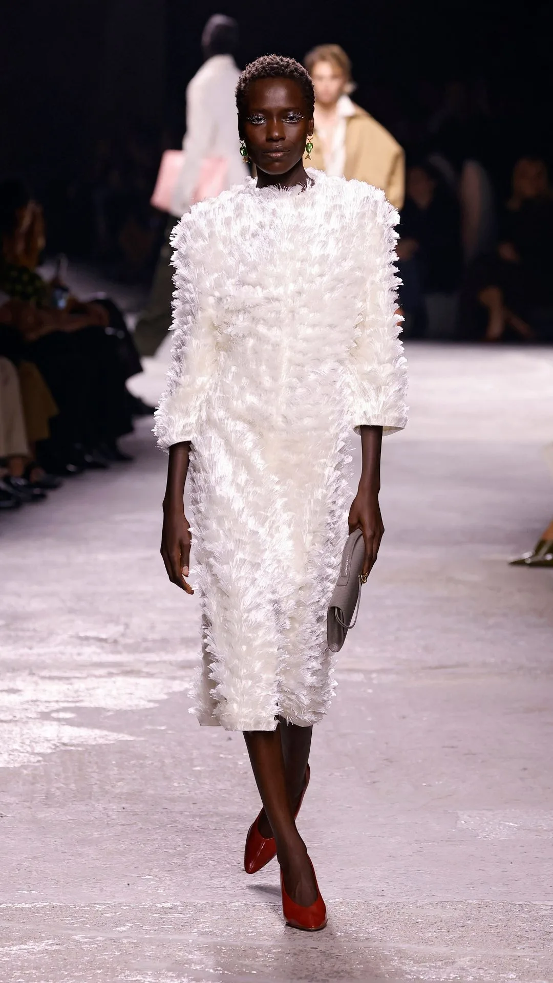 A model walks the runway at the Bottega Veneta fashion show during the Milan Womenswear Spring/Summer 2025 on September 21, 2024 in Milan, Italy.