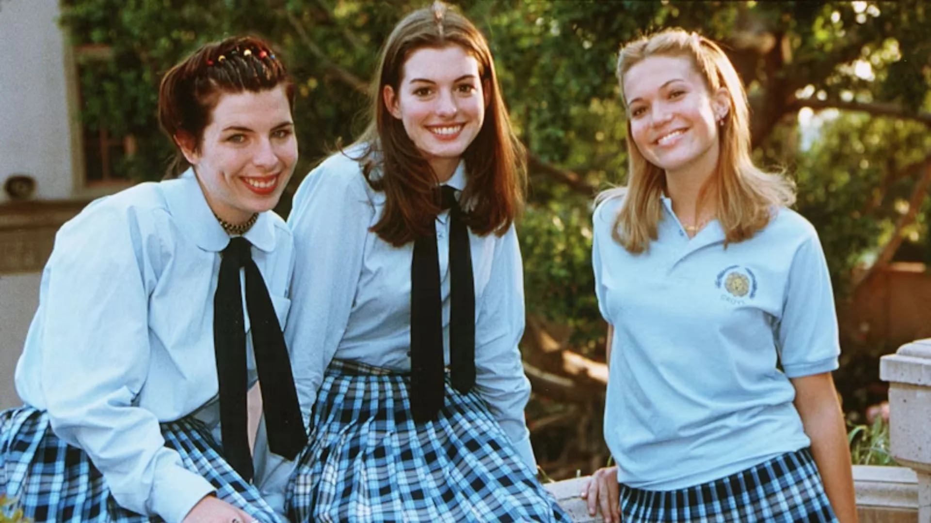 On set for princess diaries Anna Hathaway and Mandy Moore