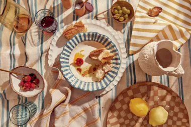 Our Entertainerโs Guide To Throwing The Perfect Party At Home This Summer