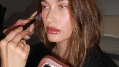 Hailey Bieber makeup