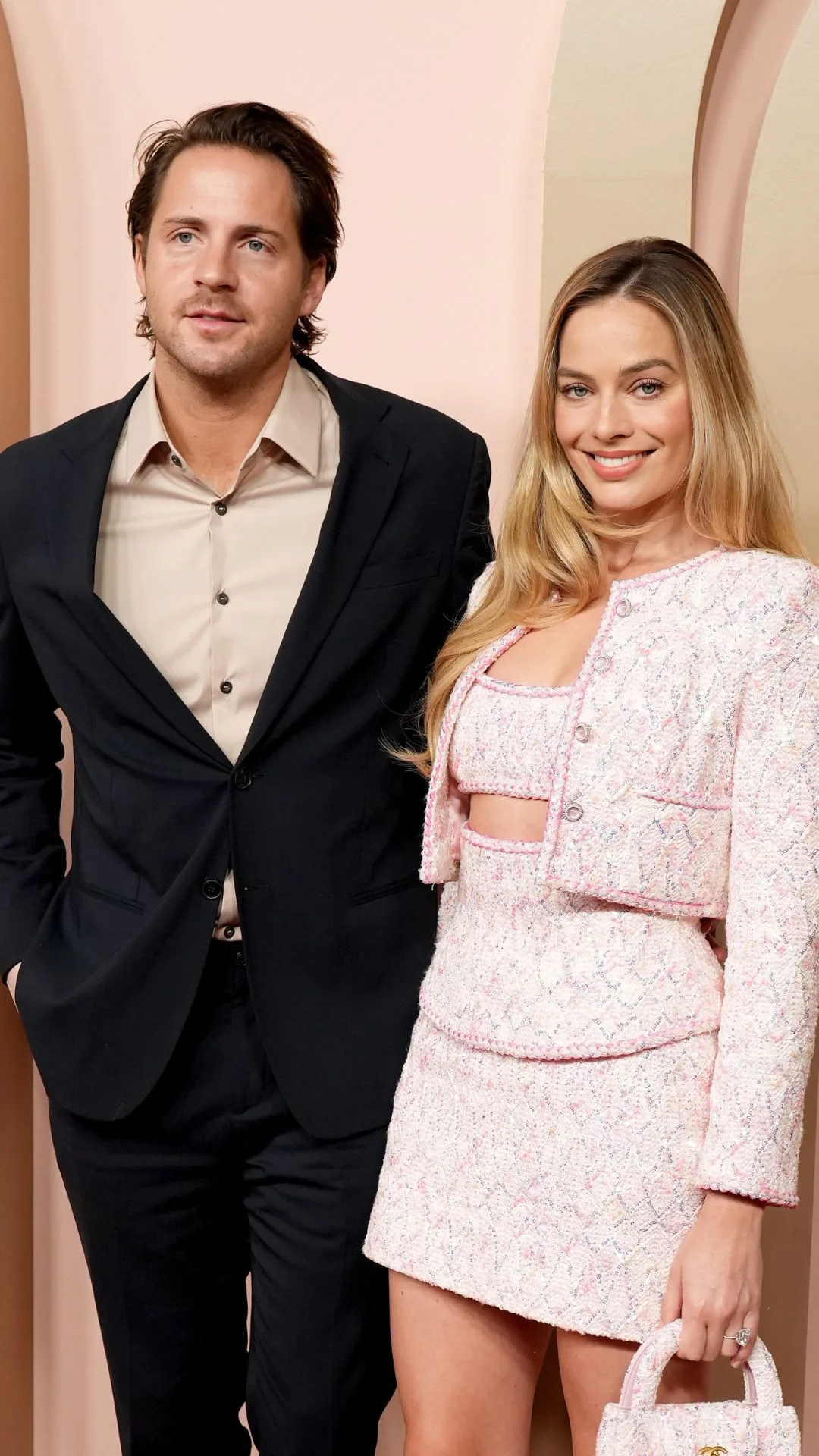 margot robbie gives birth