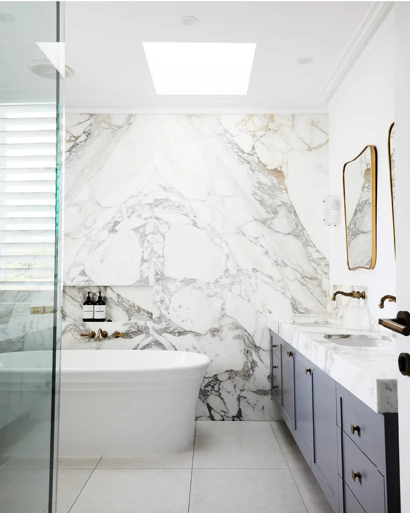 Lisa Wipfli Bathroom