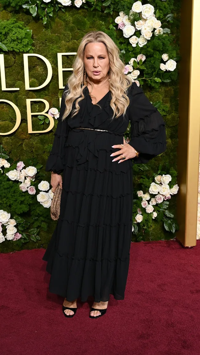 jennifer coolidge golden globes 2025