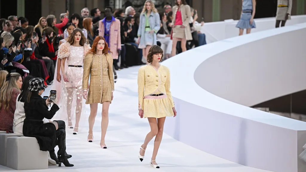 Chanel spring haute couture runway 2025