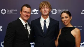 cruz hewitt with parents Lleyton and Bec