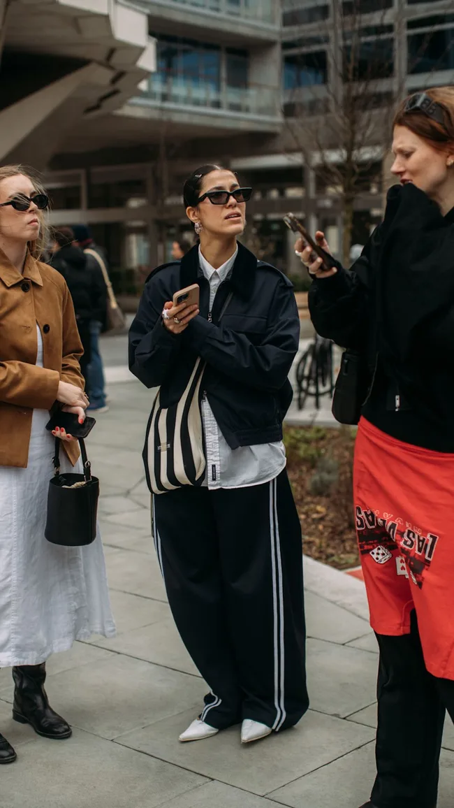london fall 25 fashion week street style