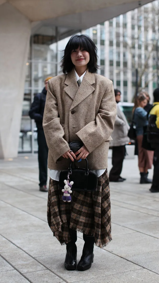 london fall 25 fashion week street style