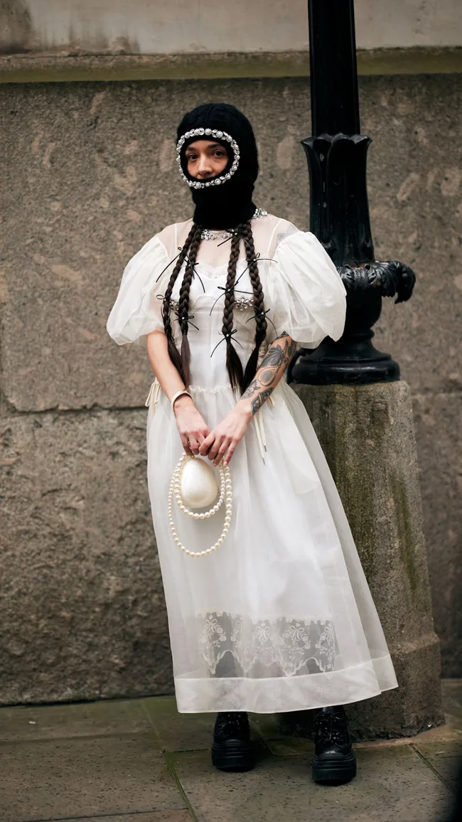 london fall 25 fashion week street style