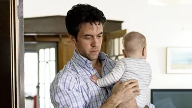 belle gibson partner clive rothwell portrayed by actor ashley zukerman in apple cider vinegar