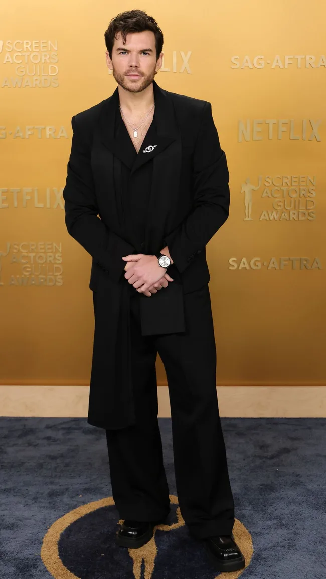 Luke Newton SAG awards red carpet 2025