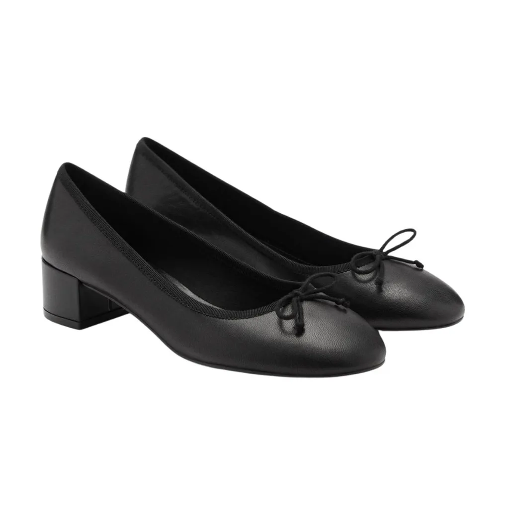 heeled black ballet flats