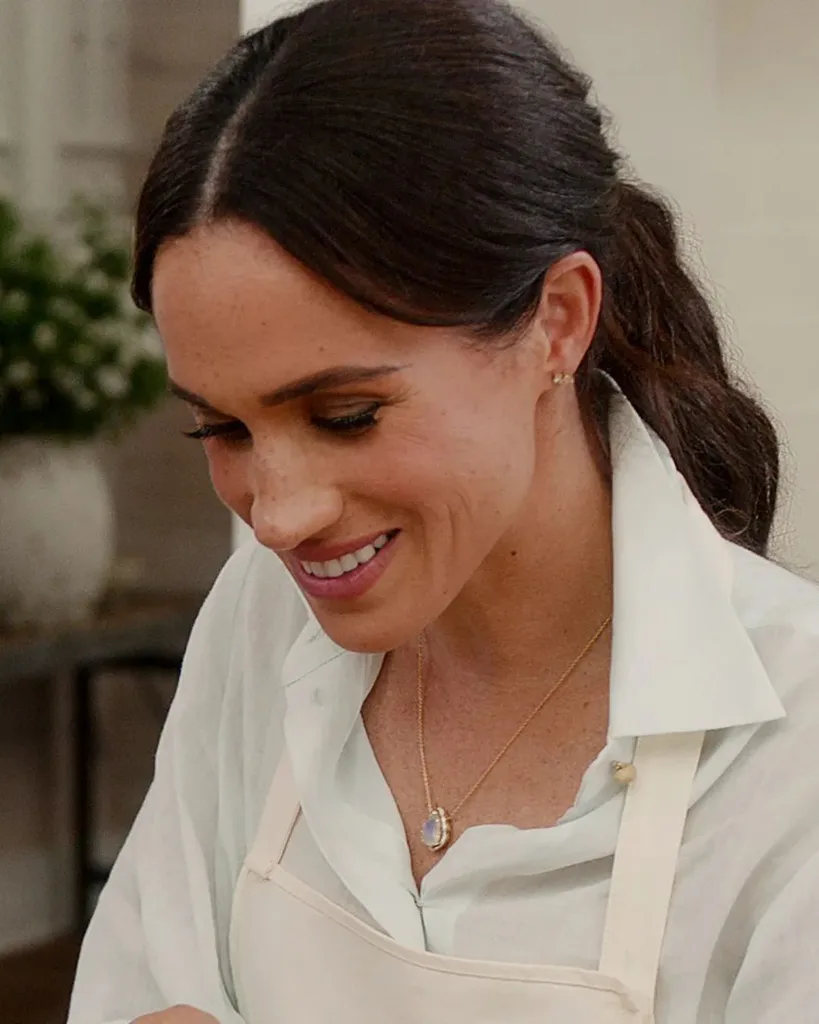 Meghan Markle Moonstone necklace