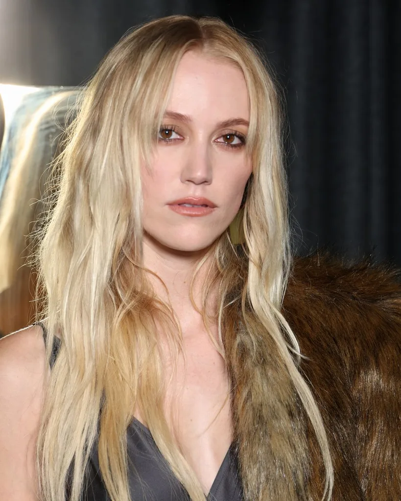 maika monroe reminders of him