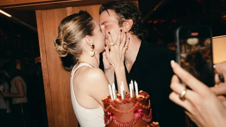 Why We’re Understandably Obsessed With Gigi Hadid & Bradley Cooper’s Love Story
