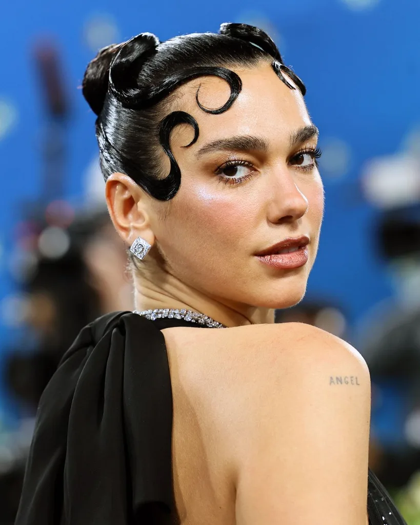Dua Lipa Met gala beauty look 2025