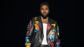 jason derulo met gala stairs meme explained