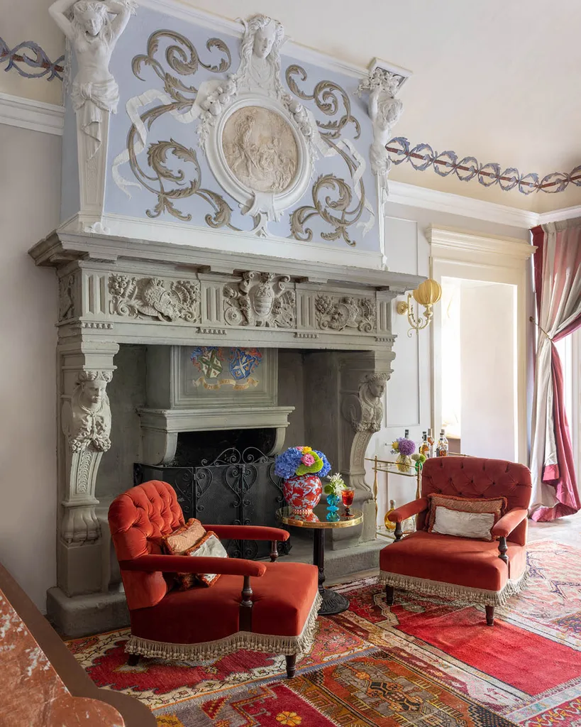 the sitting room of luxury hotel Passalacqua