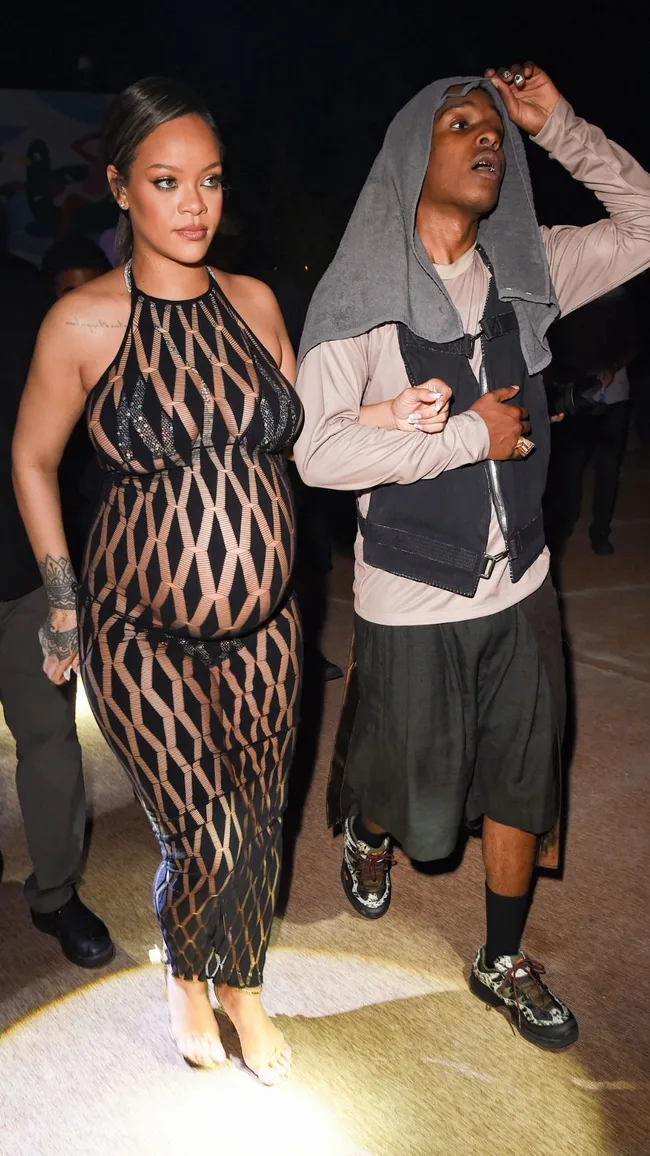 rihanna maternity style
