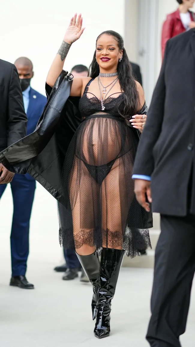 rihanna maternity style