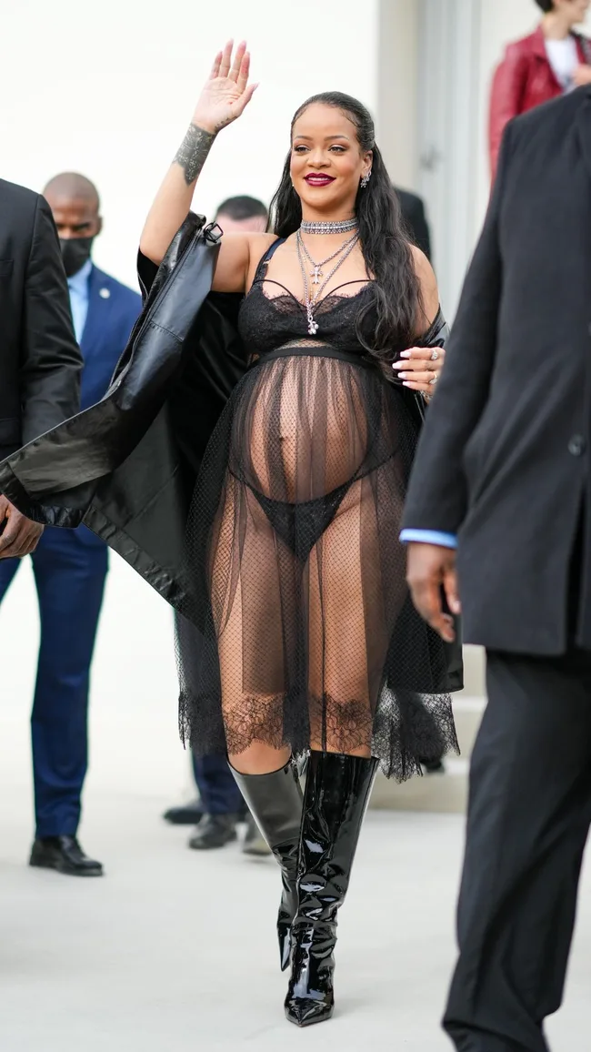 rihanna maternity style