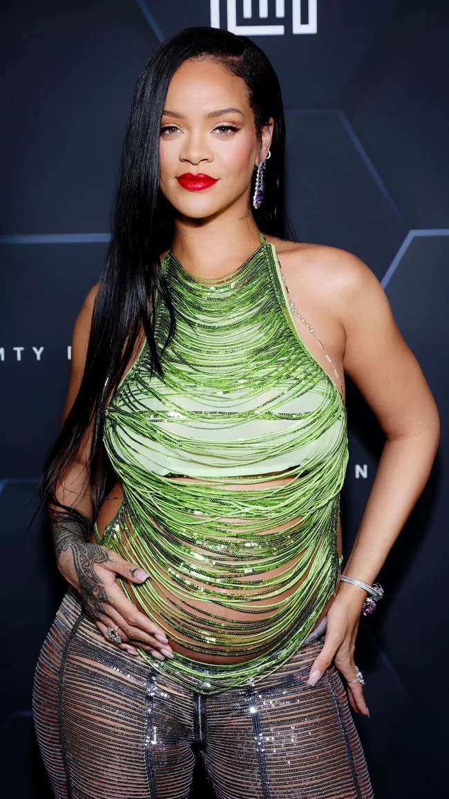 rihanna maternity style