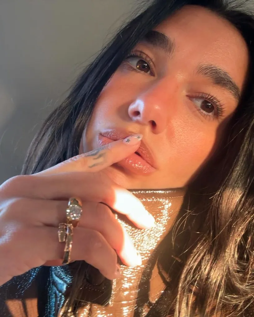 dua lipa engagement ring