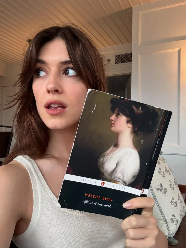 Daisy Edgar Jones' Sense & Sensibility