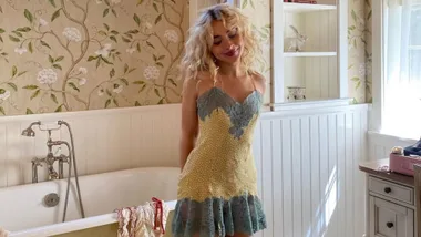 Sabrina Carpenter Manchild (1)