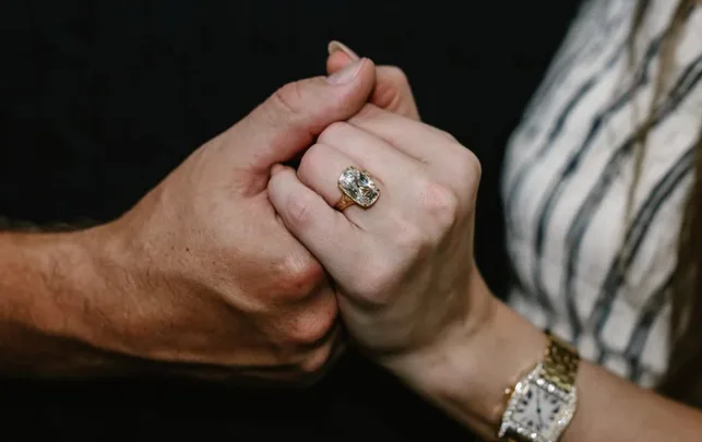 A Jewellery Expert Breaks Down Taylor Swift’s Rare $1.5 Million Engagement Ring