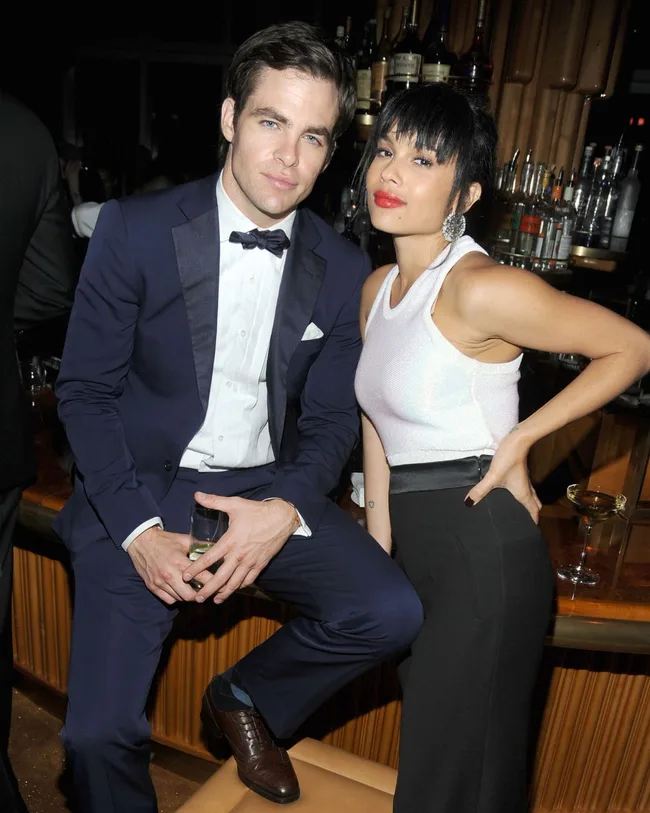 zoe kravitz and chris pine pose for a photo at a bar sparking relationship rumours