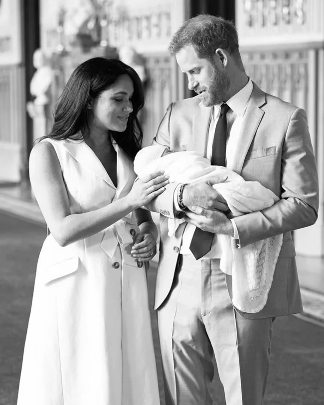 meghan harry with newborn prince archie
