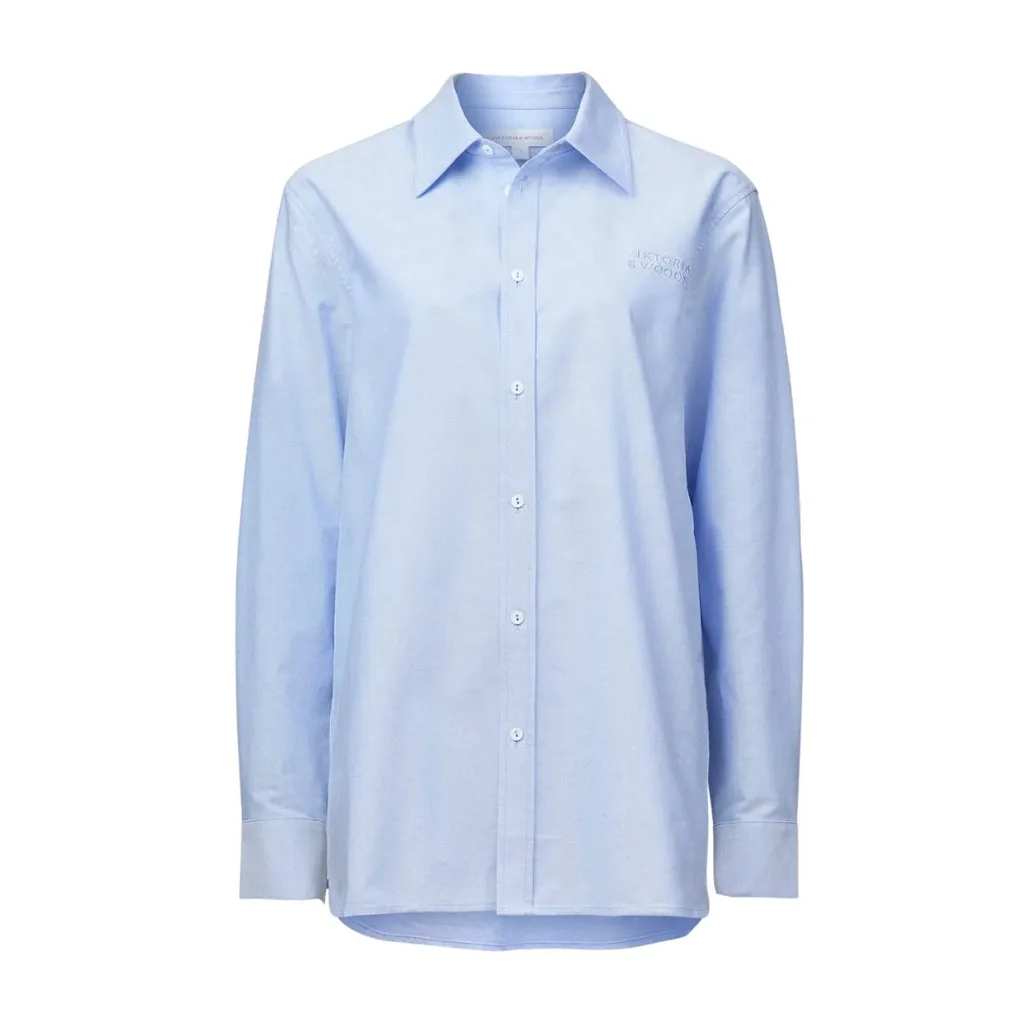 how to style an oversized blue shirt