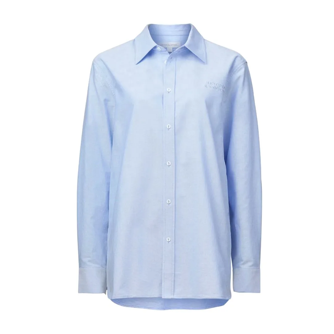 how to style an oversized blue shirt