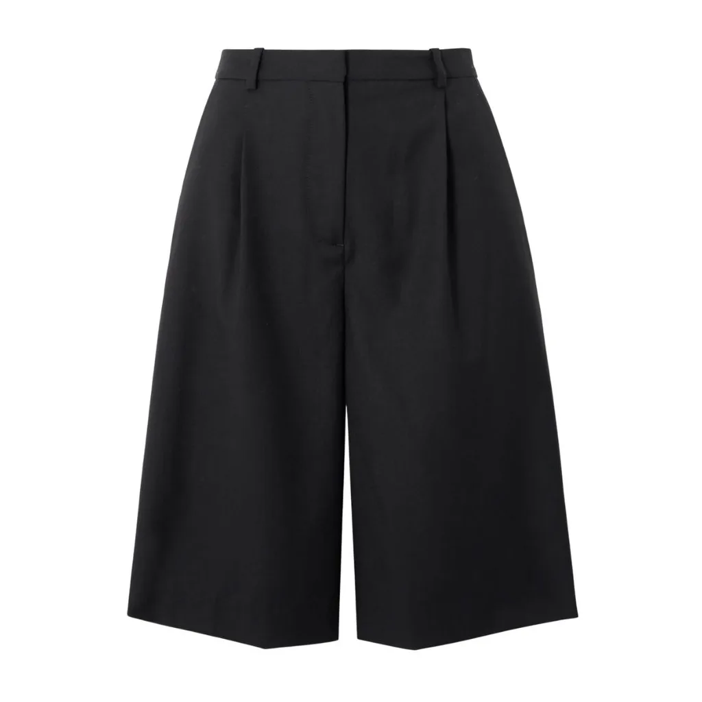 how to style an oversized shirt with shorts