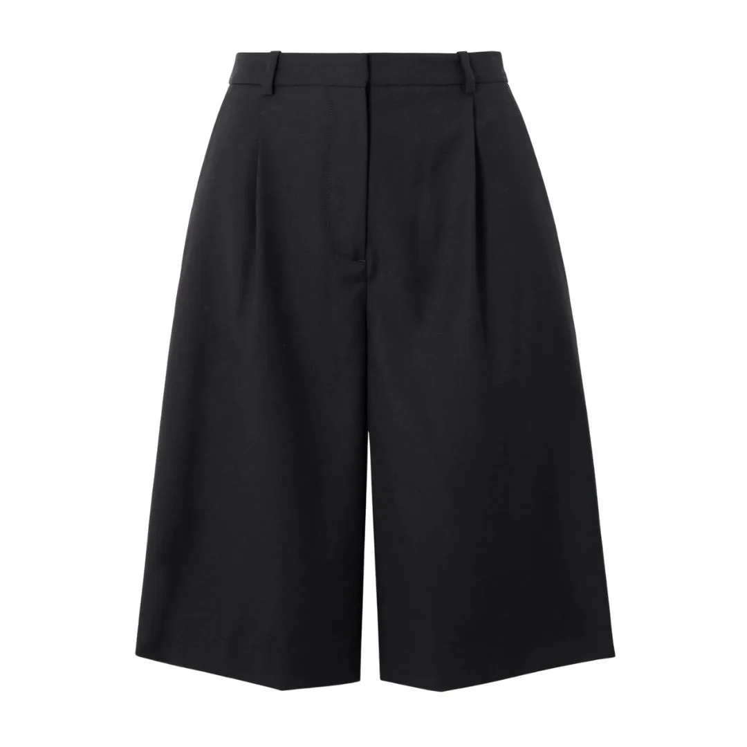 how to style an oversized shirt with shorts