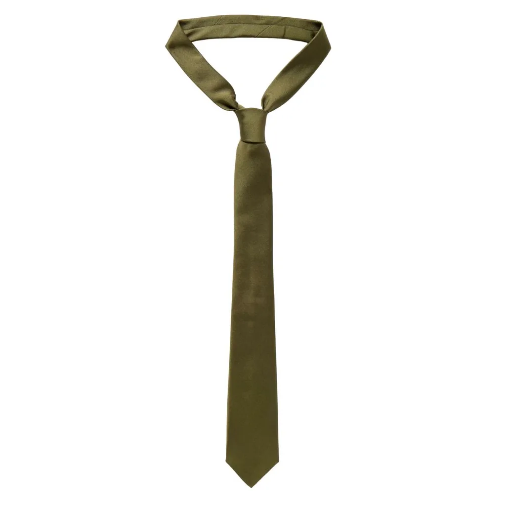 how to style an oversized shirt and tie