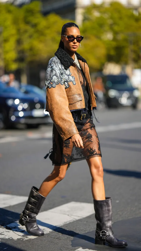 what to wear to a concert skirt and boots