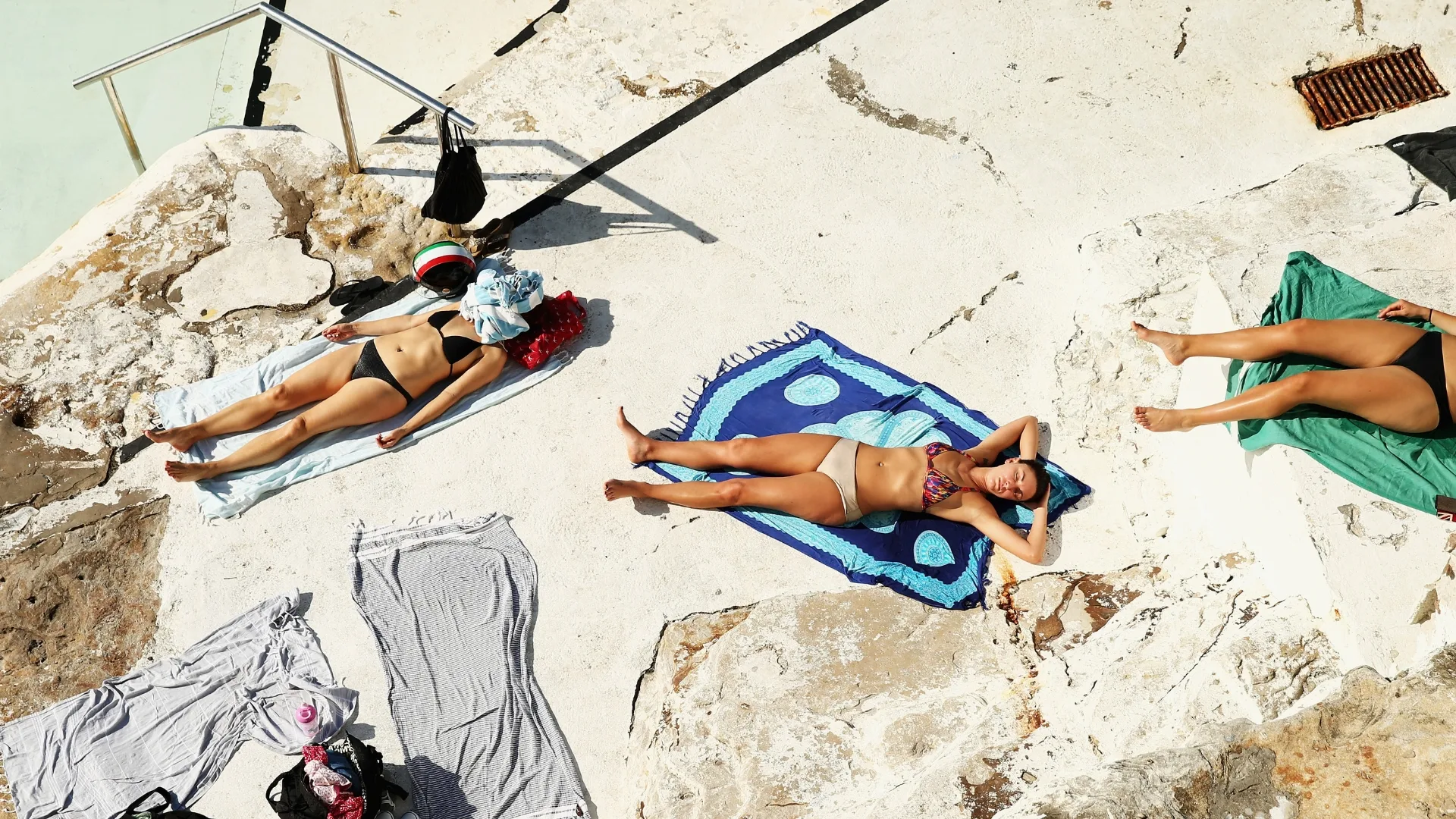  Bondi Beach sunbathing