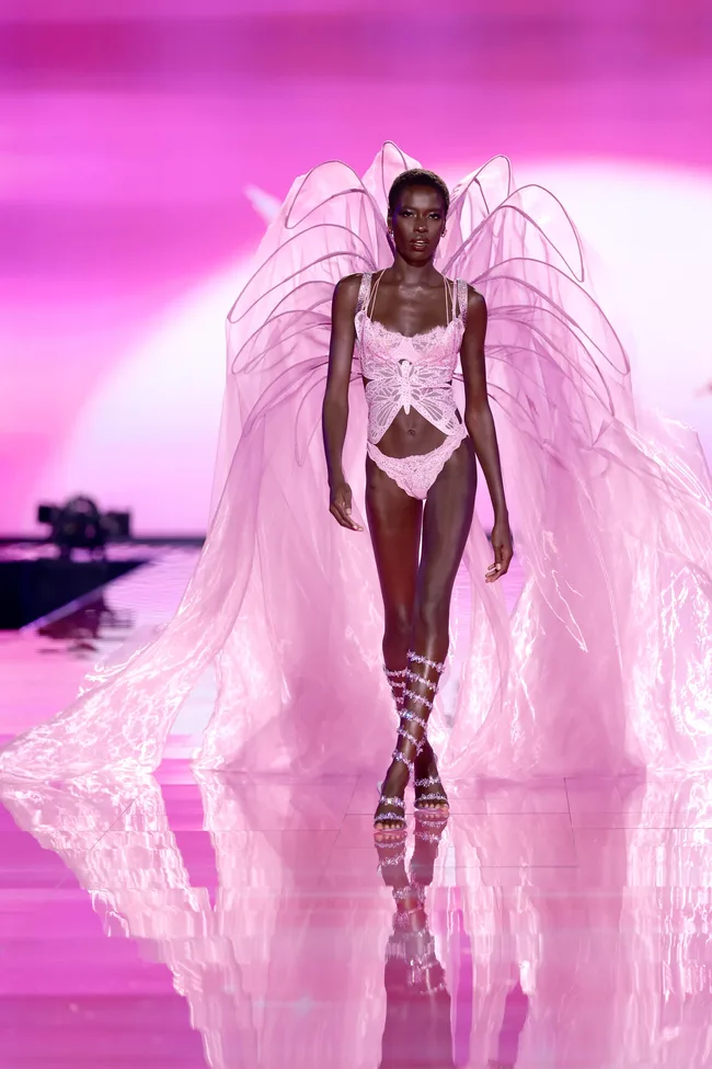 Victoria's Secret Fashion Show 2025 - Runway