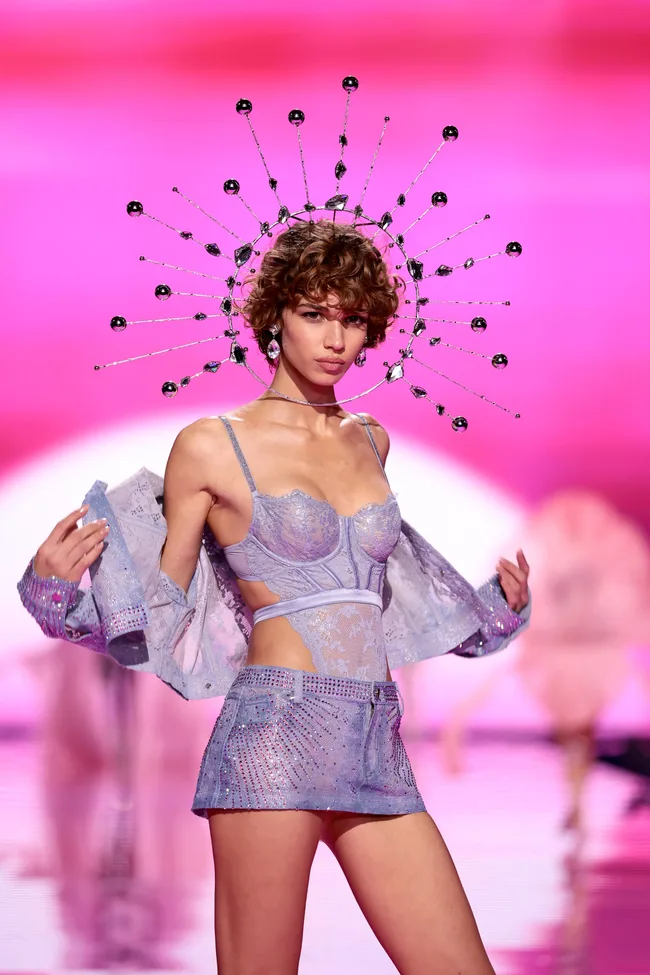 Victoria's Secret Fashion Show 2025 - Runway