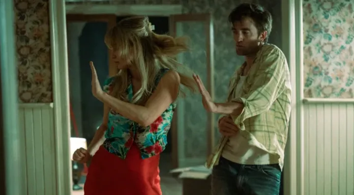 Jennifer Lawrence and Robert Pattinson in Die My Love