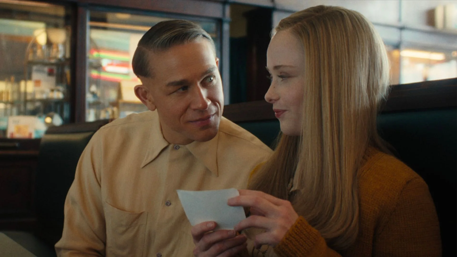 true story of ed gein played by charlie hunnam on netflix