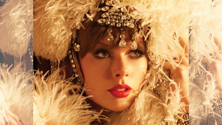 Taylow Swift life of a showgirl